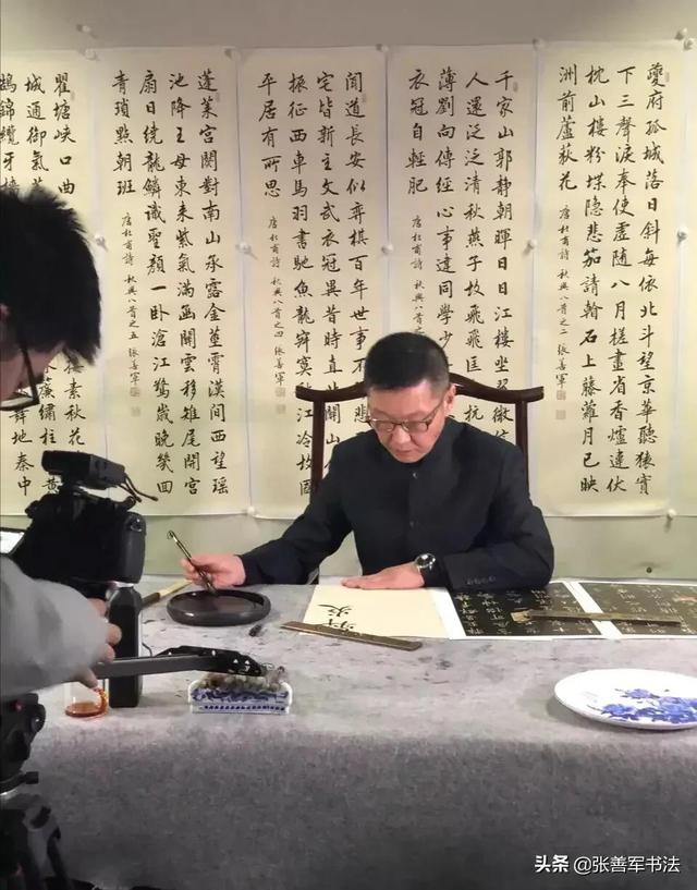 欧、颜、柳、赵这四大楷书相比哪个最好且学的人最多呢<strong></p>
<p>欧意杠杆</strong>？你如何评价？