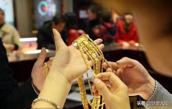 四五年前疯狂抢购“金条”的人<strong></p>
<p>期货现金币</strong>，后来怎么样了？赔钱了吗？