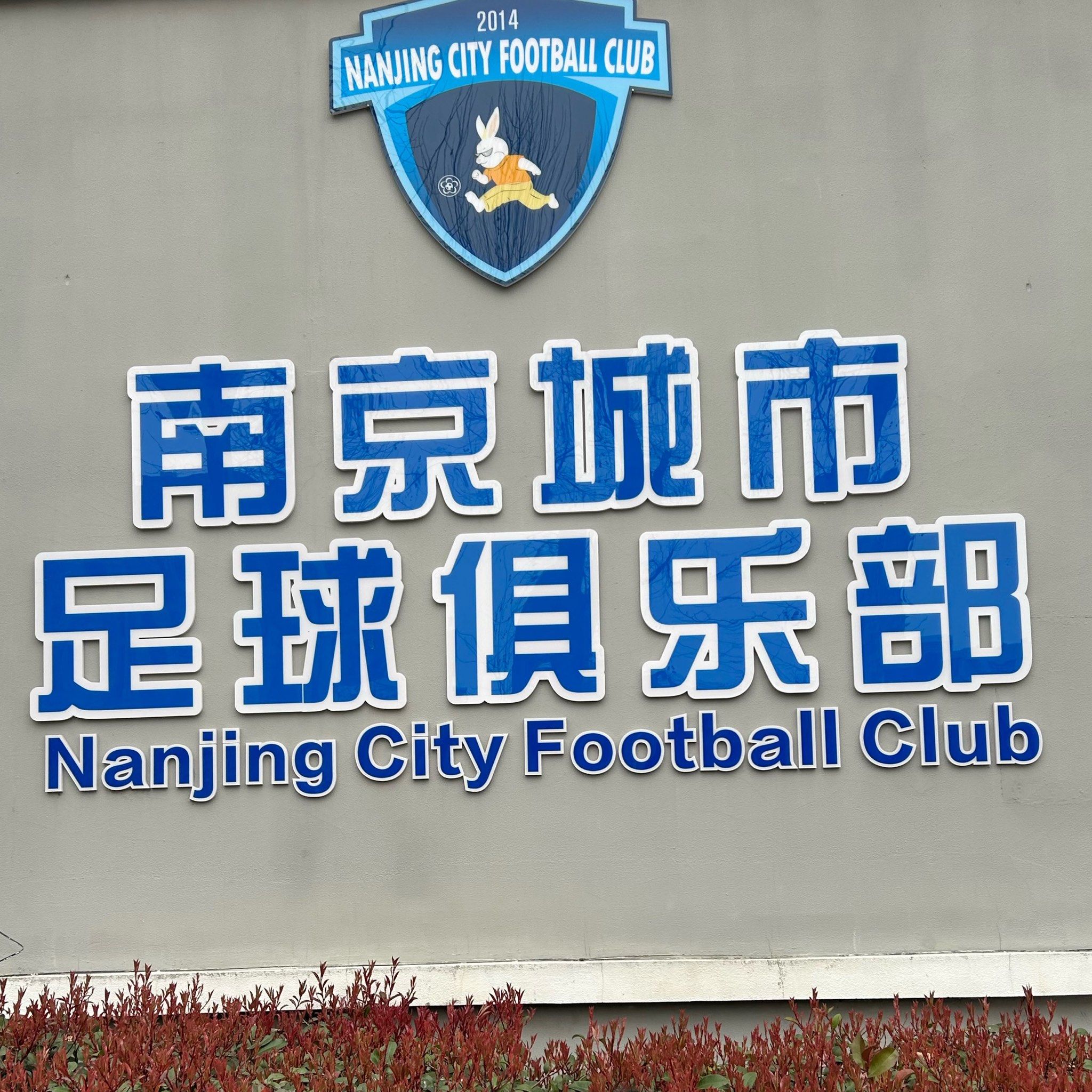 五台山体育场(五台山体育场能容纳多少人)