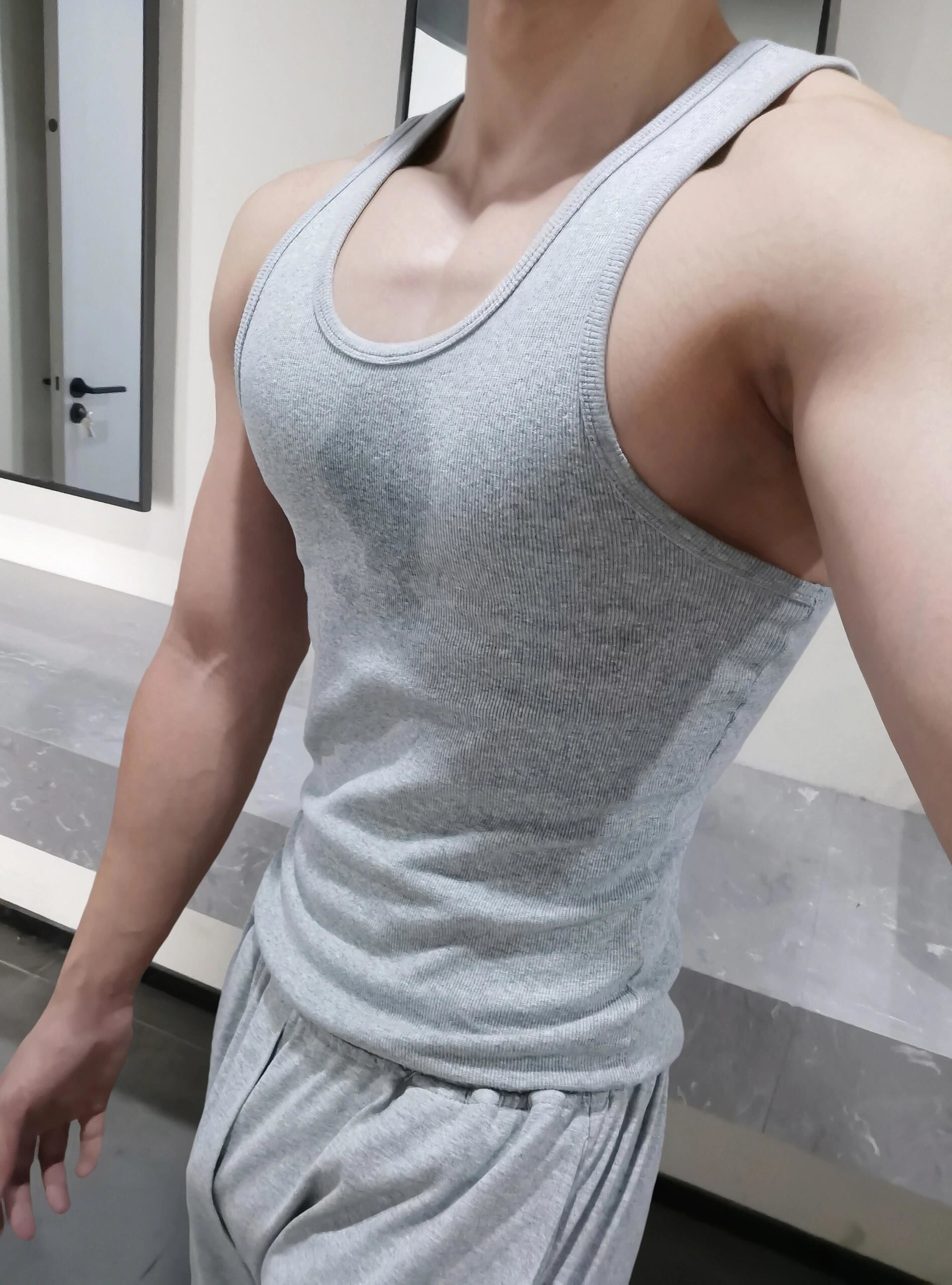 体育生腹肌(体育生腹肌训练方法)