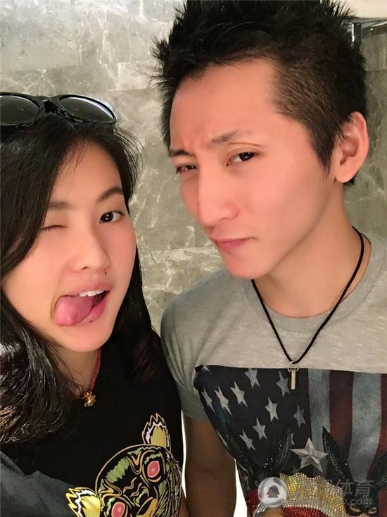 我的两个体育生老公(我的直男武警男友小说全文免费)