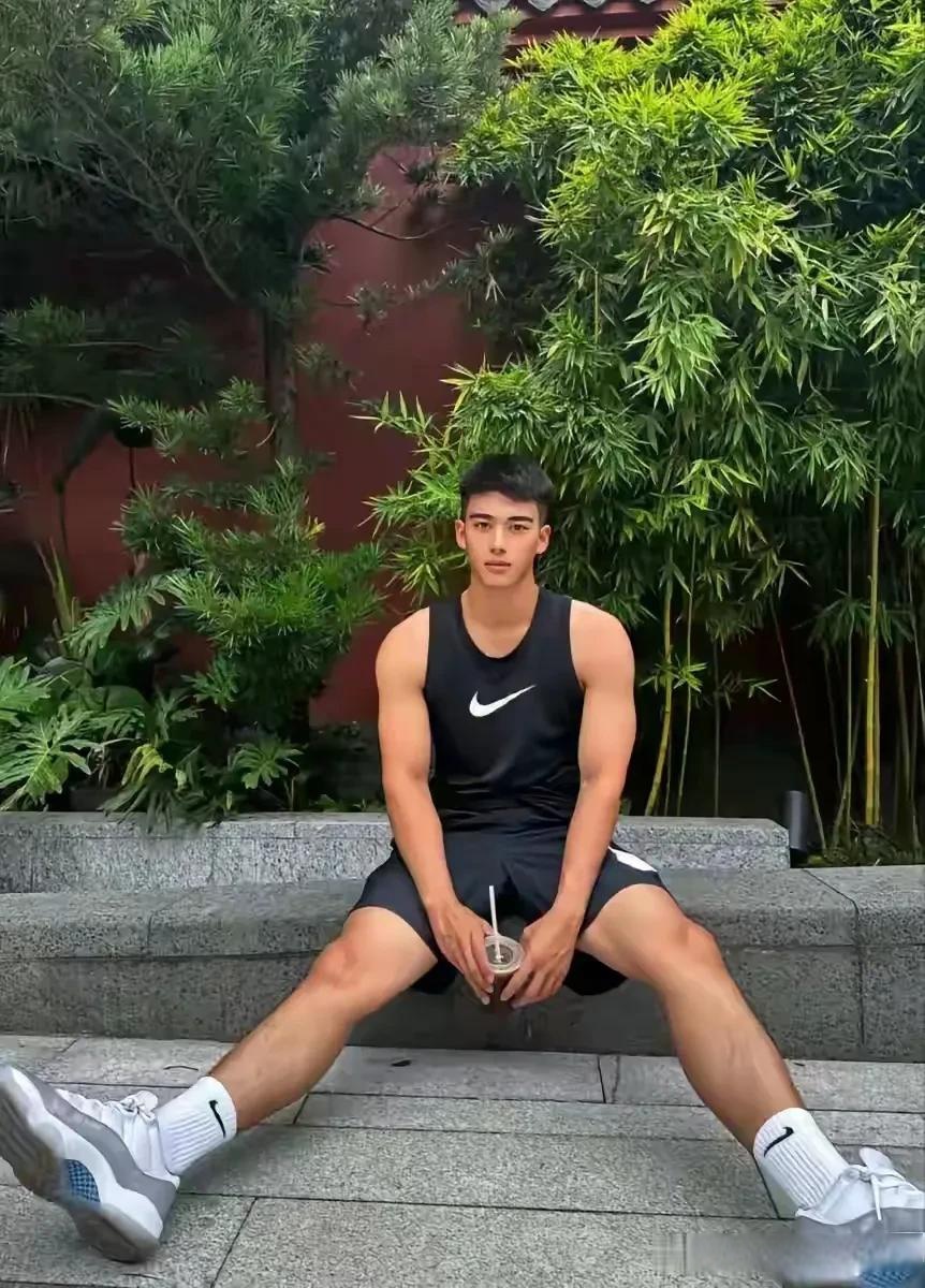 男男体育生(男男体育生笔趣阁) 男男体育生(男男体育生笔趣阁)